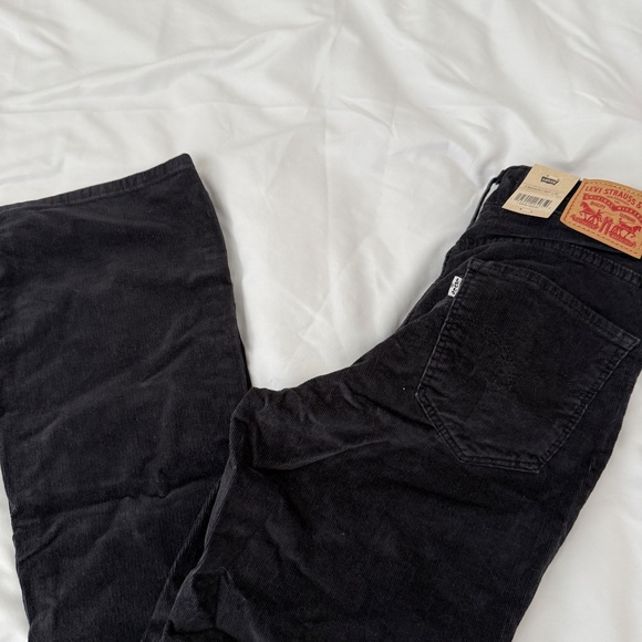 levi's bootcut jeans  size 26  details: -inseam: 32 inches  -NWT -725 high rise - Picture 2 of 5
